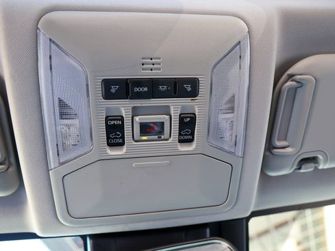 Used 2022 Toyota RAV4 XLE Premium image 24