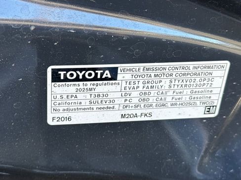 Used 2025 Toyota Corolla LE image 36