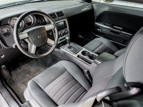 Used 2010 Dodge Challenger SE RWD image 8