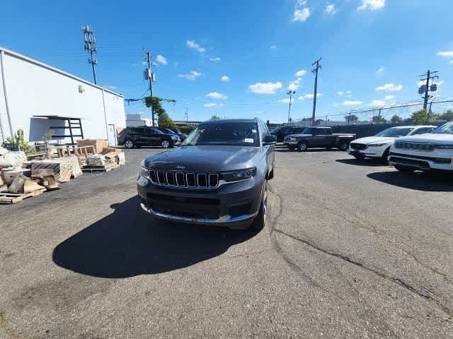 Used 2023 Jeep Grand Cherokee L Limited AWD/4WD image 4