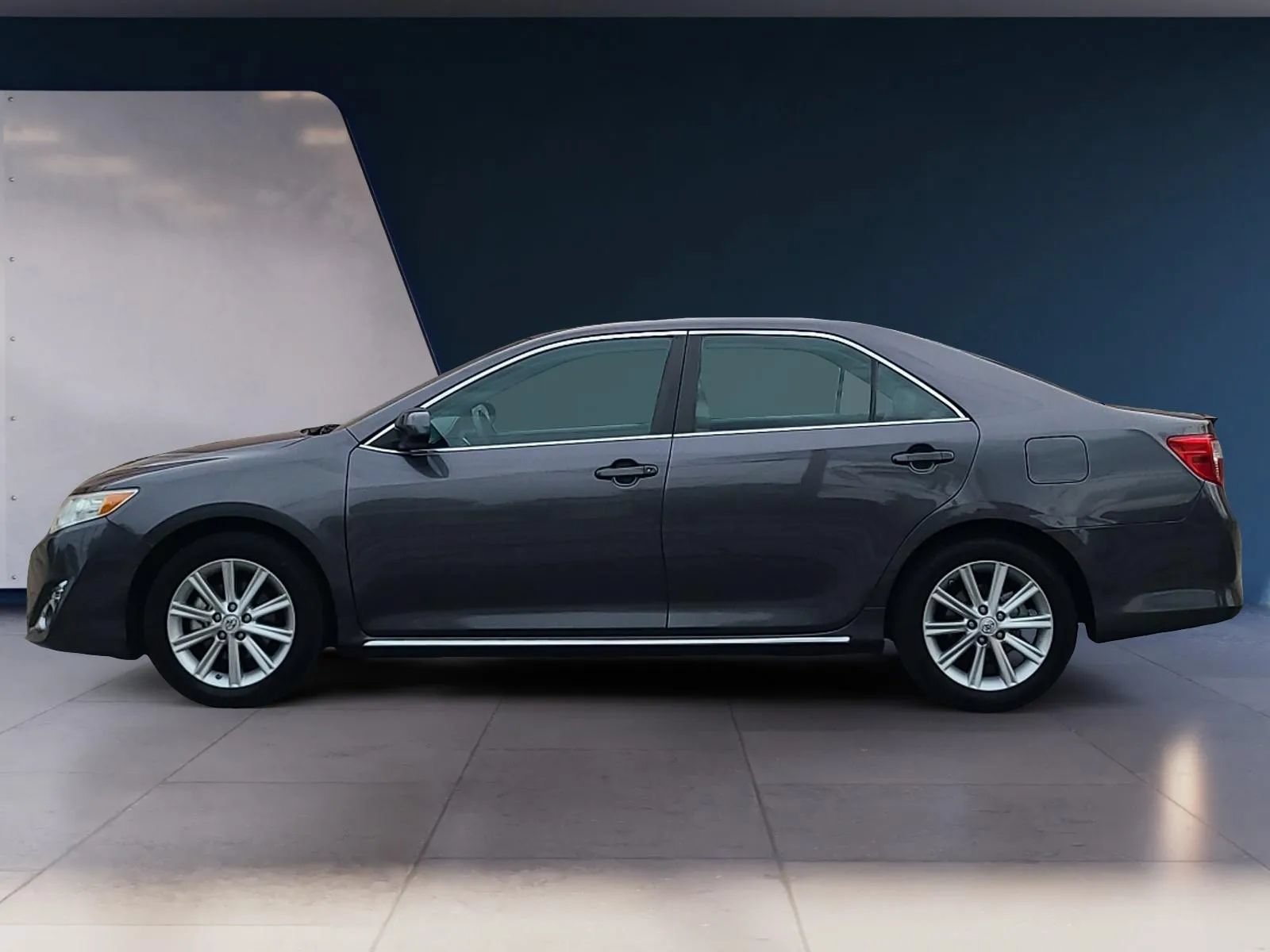 Used 2012 Toyota Camry XLE FWD image 2