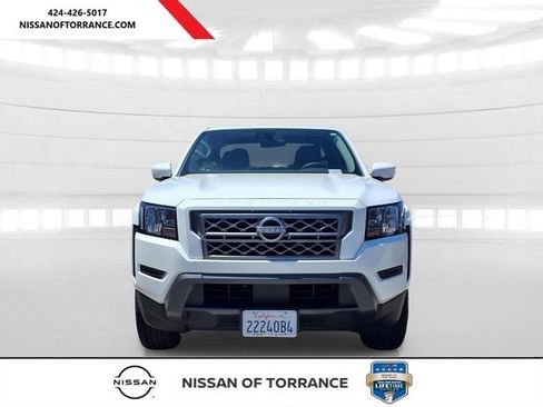 Used 2024 Nissan Frontier SV RWD image 2