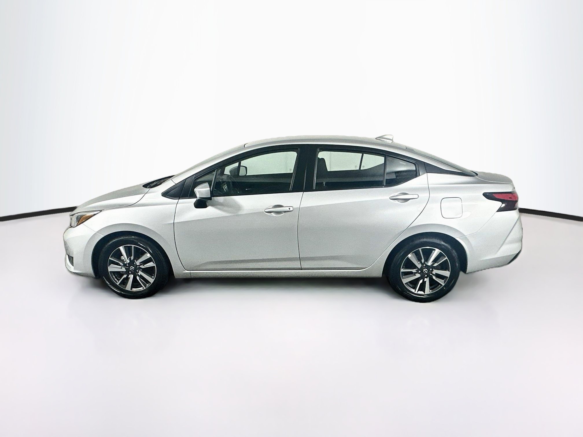 Used 2025 Nissan Versa SV FWD image 4