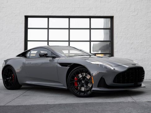Used 2025 Aston Martin DB12 Coupe RWD image 1