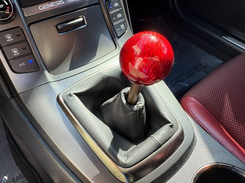 Used 2013 Hyundai Genesis 3.8 image 37