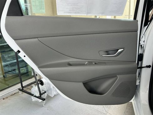 Used 2024 Hyundai Elantra SEL w/ Convenience Package image 23