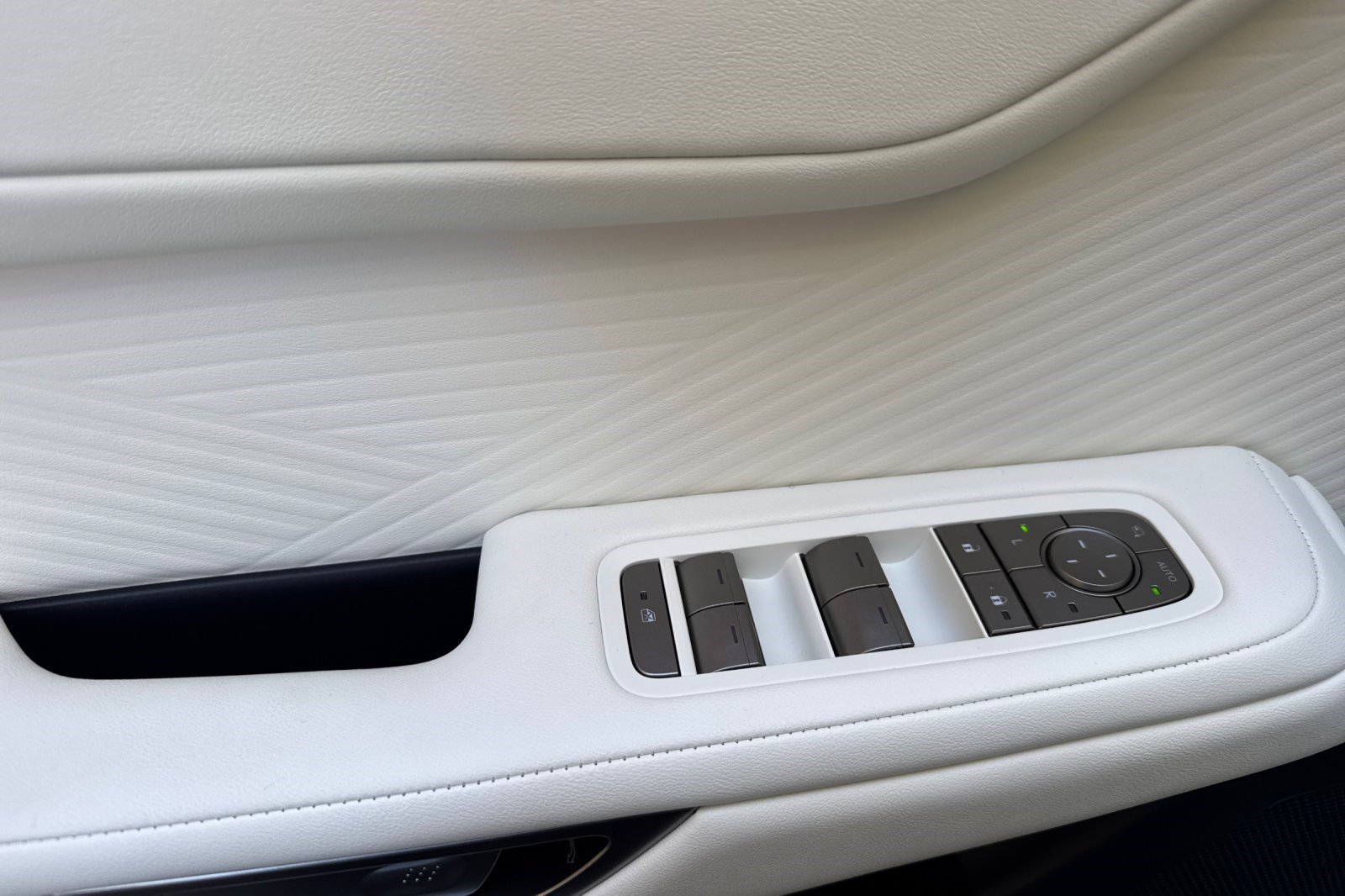 New 2026 Lexus ES 350h AWD w/ Convenience Package image 13