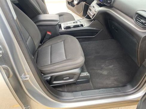 Used 2023 Ford Explorer XLT image 33