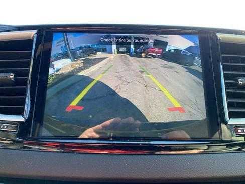 Used 2026 Chrysler Pacifica Select image 22