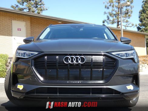 Used 2021 Audi e-tron Premium w/ Convenience Plus Package AWD/4WD image 17