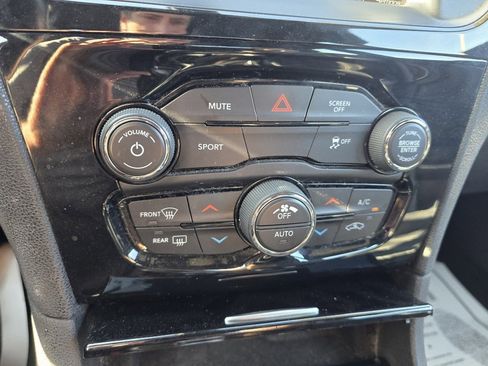 Used 2019 Chrysler 300 S image 20