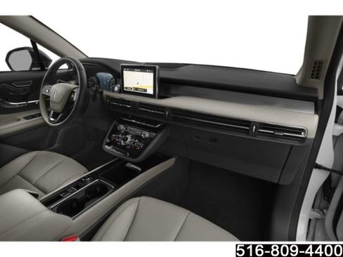 Used 2022 Lincoln Corsair AWD w/ Premium Package image 16