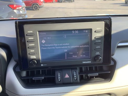 Used 2022 Toyota RAV4 XLE Premium image 19