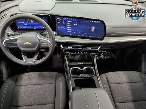 Used 2025 Chevrolet Traverse LT w/ Driver Confidence Package image 23