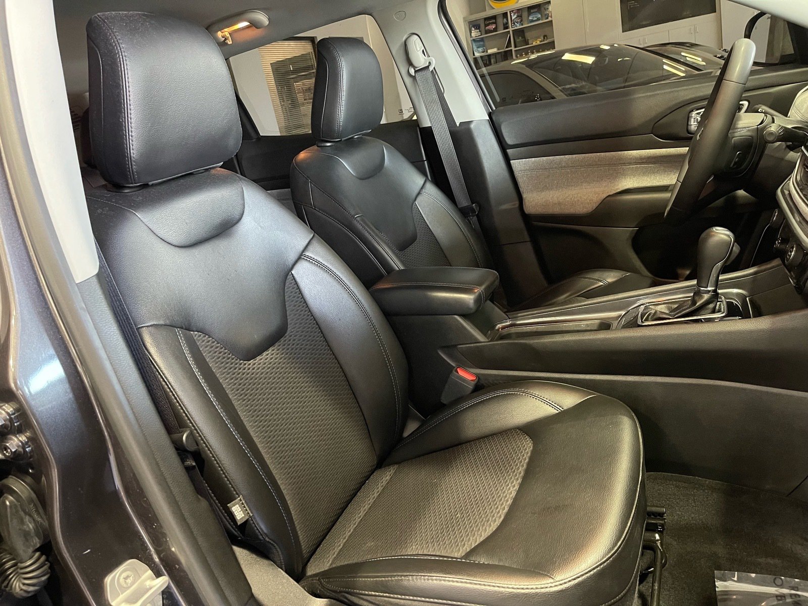 Used 2022 Jeep Compass Latitude FWD image 38