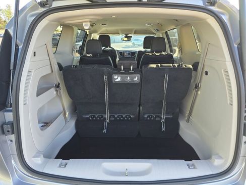 Used 2019 Chrysler Pacifica Touring-L Plus w/ Advanced Safetytec Group FWD image 29