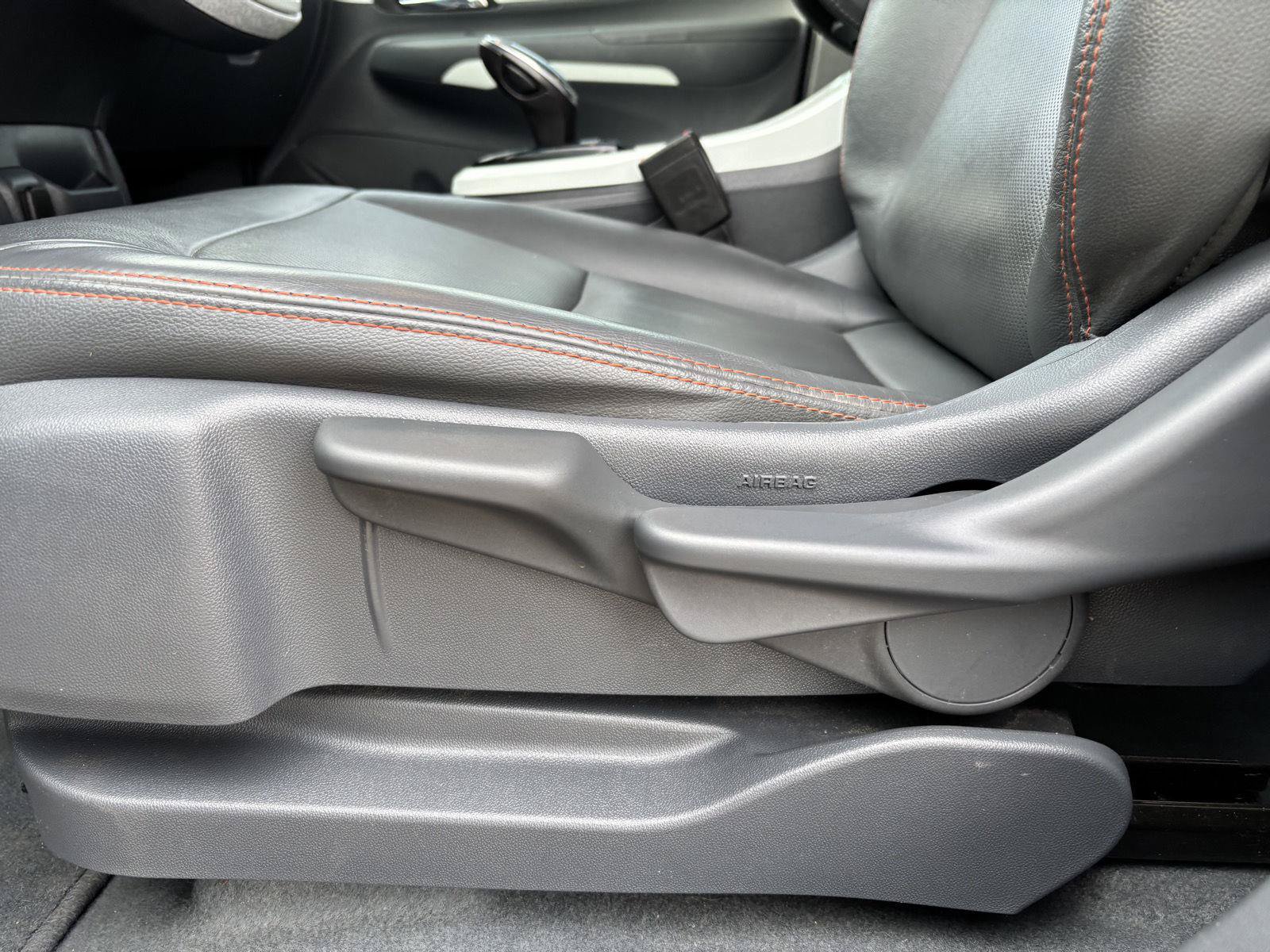 Used 2021 Chevrolet Bolt Premier w/ Infotainment Package FWD image 15
