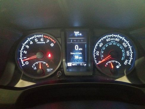 Used 2020 Toyota Tacoma SR image 9