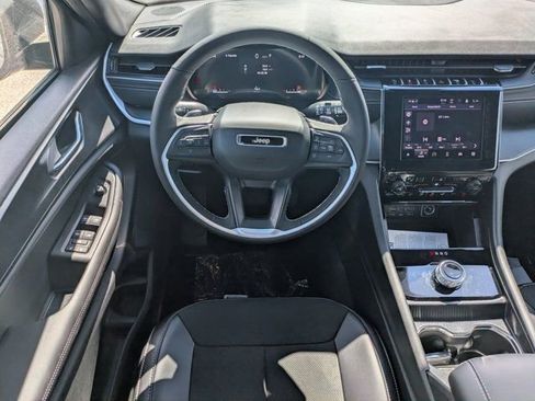 New 2025 Jeep Grand Cherokee L Altitude image 14