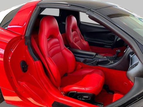 Used 2001 Chevrolet Corvette Coupe w/ Preferred Equipment Group2 RWD image 8
