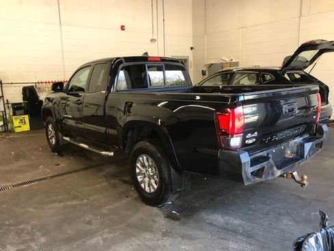 Used 2018 Toyota Tacoma SR5 AWD/4WD image 3