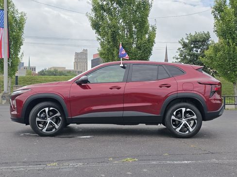 Used 2024 Chevrolet Trax RS FWD image 17