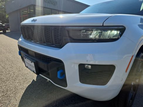 Used 2023 Jeep Grand Cherokee 30th Anniversary AWD/4WD image 9