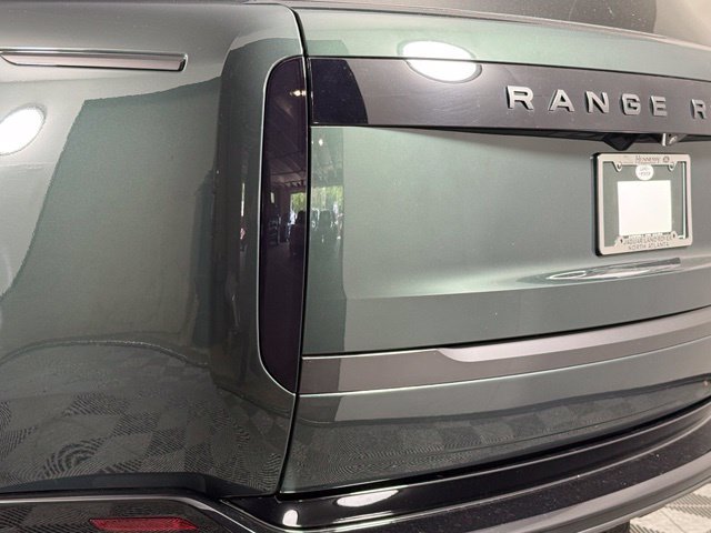 Used 2025 Land Rover Range Rover Long Wheelbase SE AWD/4WD image 13