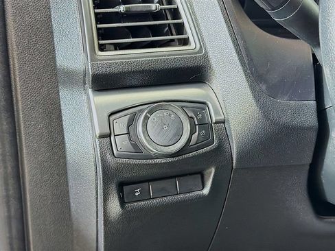 Used 2018 Ford Explorer XLT w/ Equipment Group 202A AWD/4WD image 33
