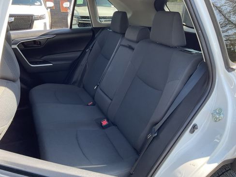 Used 2021 Toyota RAV4 LE AWD/4WD image 19