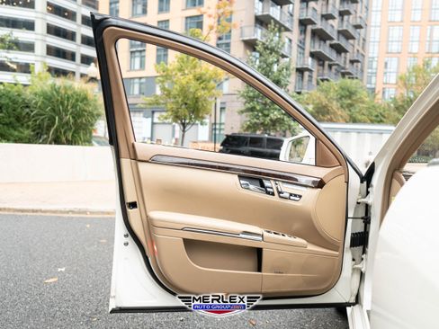 Used 2012 Mercedes-Benz S 550 4MATIC w/ Sport Pkg image 40