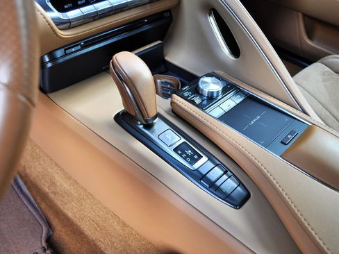 Used 2018 Lexus LC 500 Coupe w/ Performance Package image 38