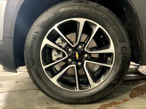 Used 2025 Chevrolet TrailBlazer LT AWD/4WD image 9