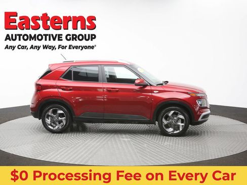 Used 2024 Hyundai Venue Limited FWD image 45