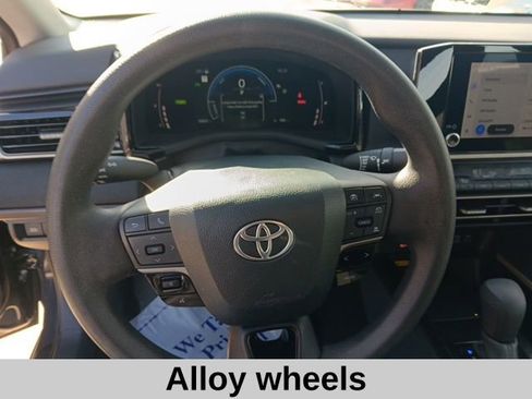 Used 2025 Toyota Camry LE image 11