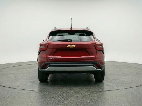 Used 2025 Chevrolet Trax LT w/ LT Convenience Package FWD image 7