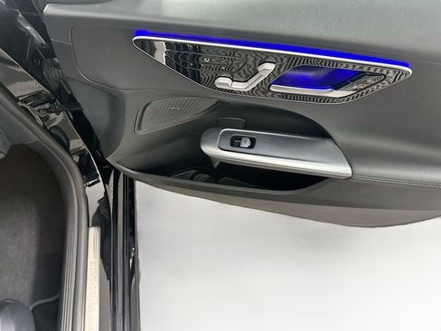 Used 2025 Mercedes-Benz C 300 Sedan image 31