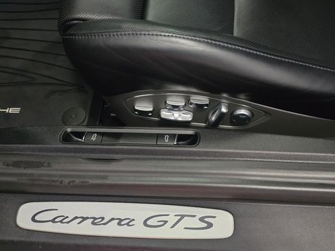 Certified 2018 Porsche 911 Carrera GTS image 33