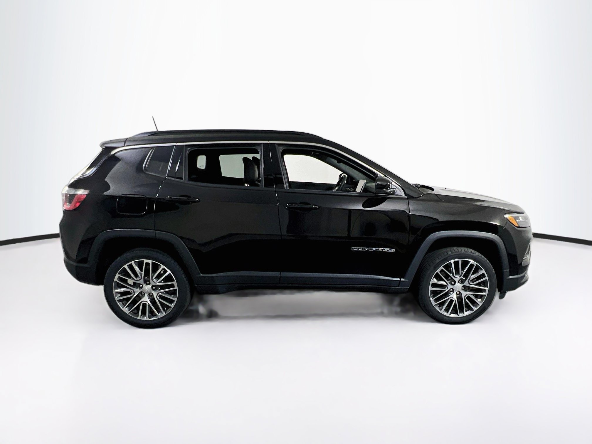 Used 2023 Jeep Compass Limited w/ Elite Group AWD/4WD image 4