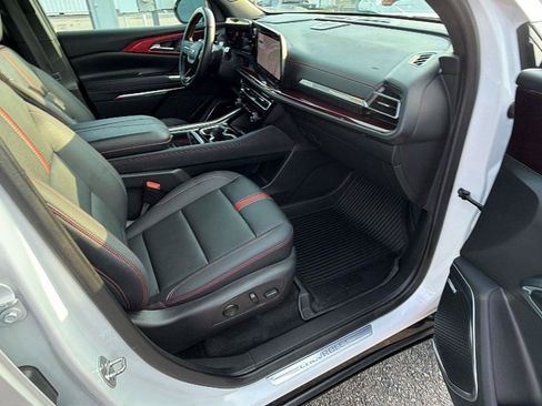Used 2024 Chevrolet Traverse RS AWD/4WD image 19