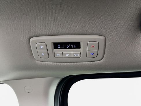 Used 2025 Kia Carnival FWD image 25