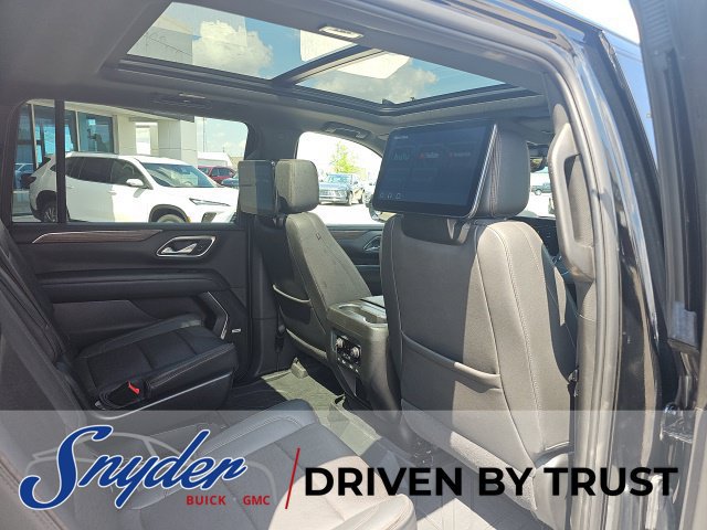 Used 2023 Chevrolet Suburban High Country AWD/4WD image 43