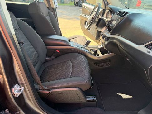 Used 2017 Dodge Journey SXT FWD image 18