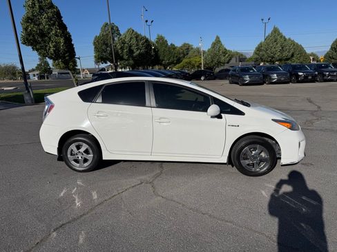 Used 2015 Toyota Prius Two FWD image 6