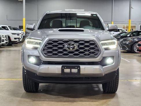 Used 2020 Toyota Tacoma TRD Sport w/ Technology Package RWD image 2