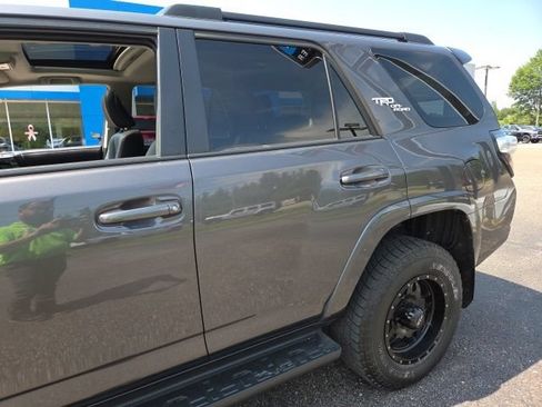 Used 2019 Toyota 4Runner TRD Off-Road AWD/4WD image 32