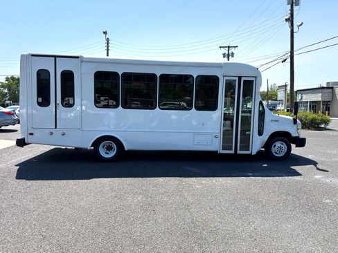 Used 2012 Ford E-450 and Econoline 450 Super Duty w/ Shuttle Bus Prep Pkg image 4