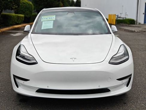 Used 2019 Tesla Model 3 Mid Range RWD image 3