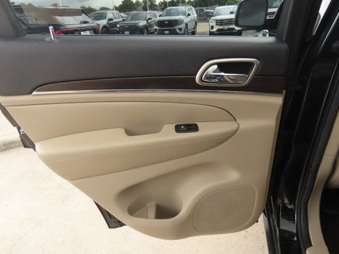 Used 2014 Jeep Grand Cherokee Limited w/ Trailer Tow Group IV RWD image 19
