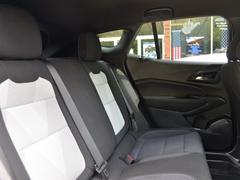 Used 2024 Chevrolet Trax RS FWD image 38